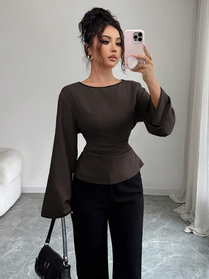 Siren Gaze Blusa feminina plissada com decote redondo e punhos com babados e manga flare