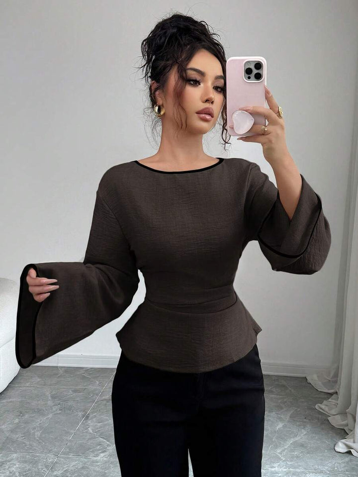 Siren Gaze Blusa feminina plissada com decote redondo e punhos com babados e manga flare